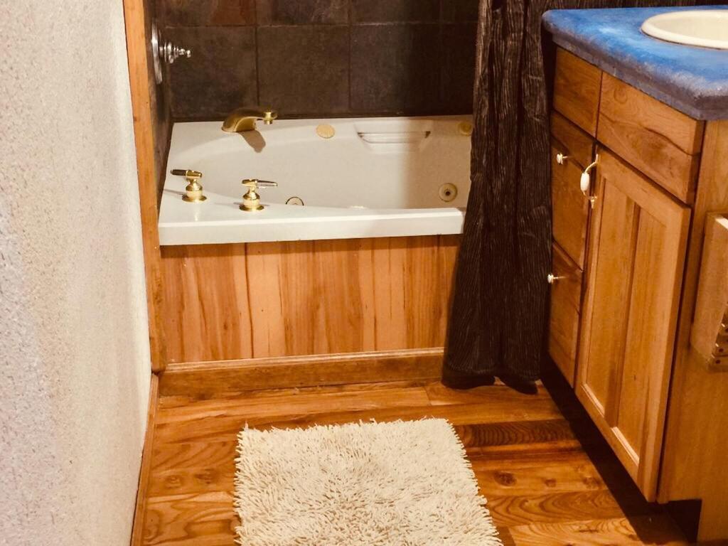 A Lovely Cabin House At Way Woods Retreat With Outdoor Hot Tub! - By Sacred Hub Mgmt Foresthill Ngoại thất bức ảnh